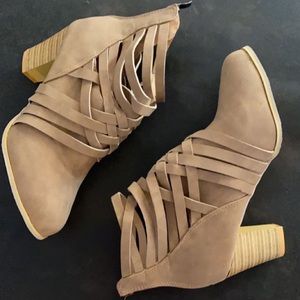Unknown Brand ankle boots! Never worn! No tags!